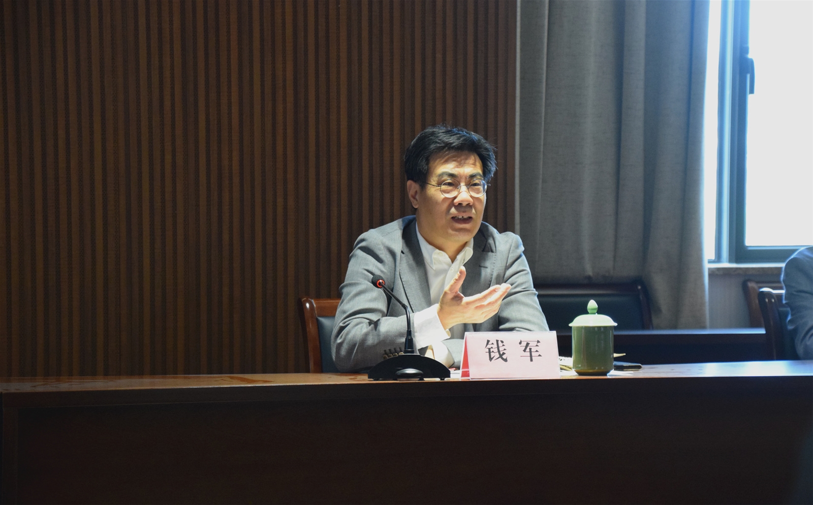 市人大常委会副主任钱军一行调研上海瑞金医院舟山分院